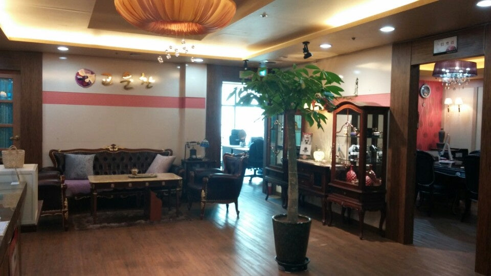Photo_Salon_Interior.jpg